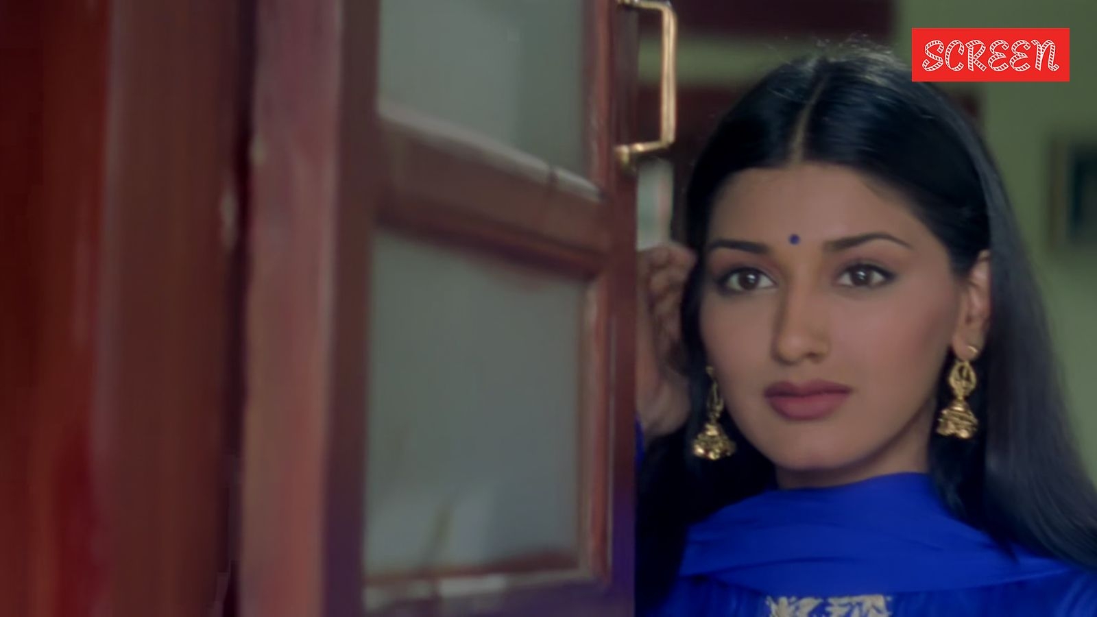 Sonali Bendre says she's nothing like Dr. Preeti from Hum Saath Saath Hain in real life, reveals how her audition look changed Sooraj Barjatya's vision
