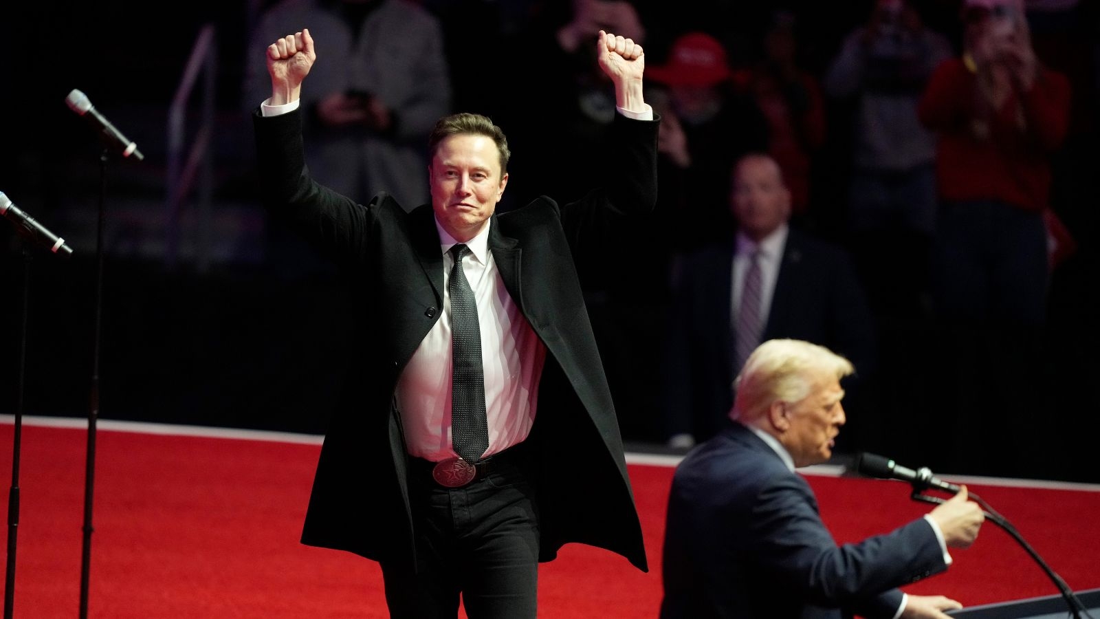 On the campaign trail, Elon Musk juggled drugs and family drama