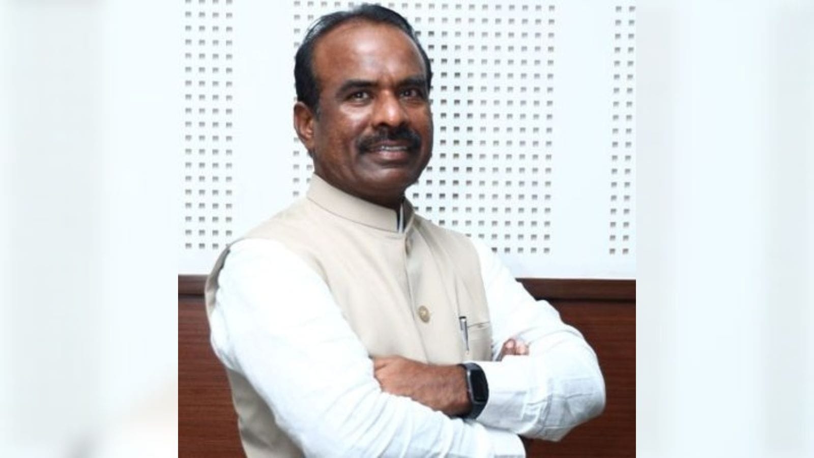 Karnataka govt mulls legal action against BJP's Ravikumar over his comments against IAS officer; MLC says he has apologised