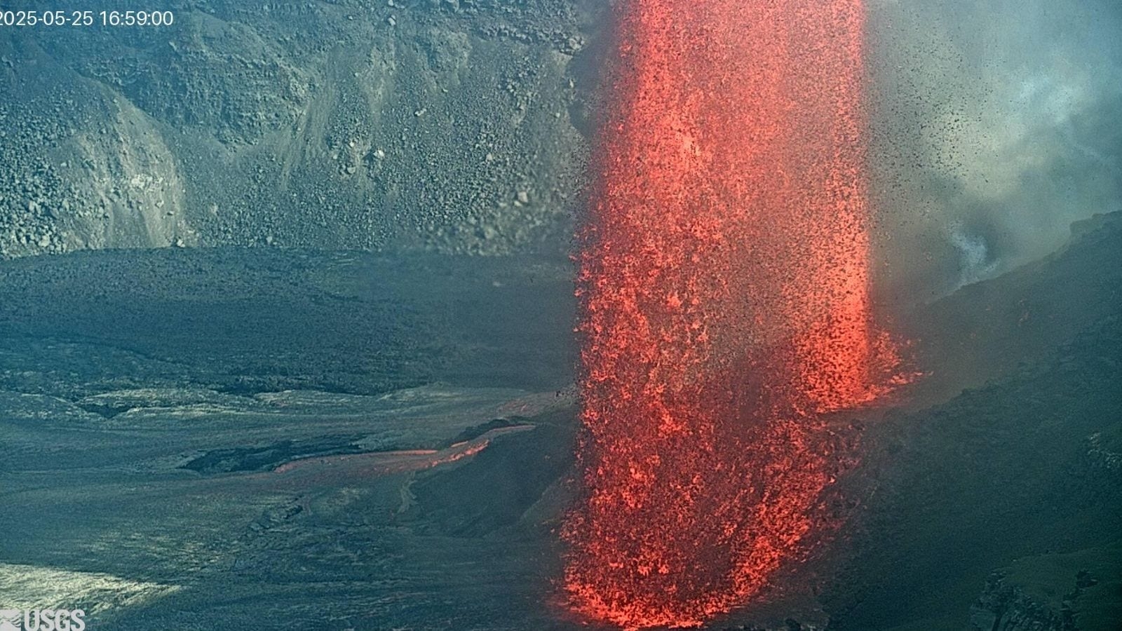 Kilauea volcano erupts on Hawaii's Big Island, lava fountains reach 1,000 feet into the air