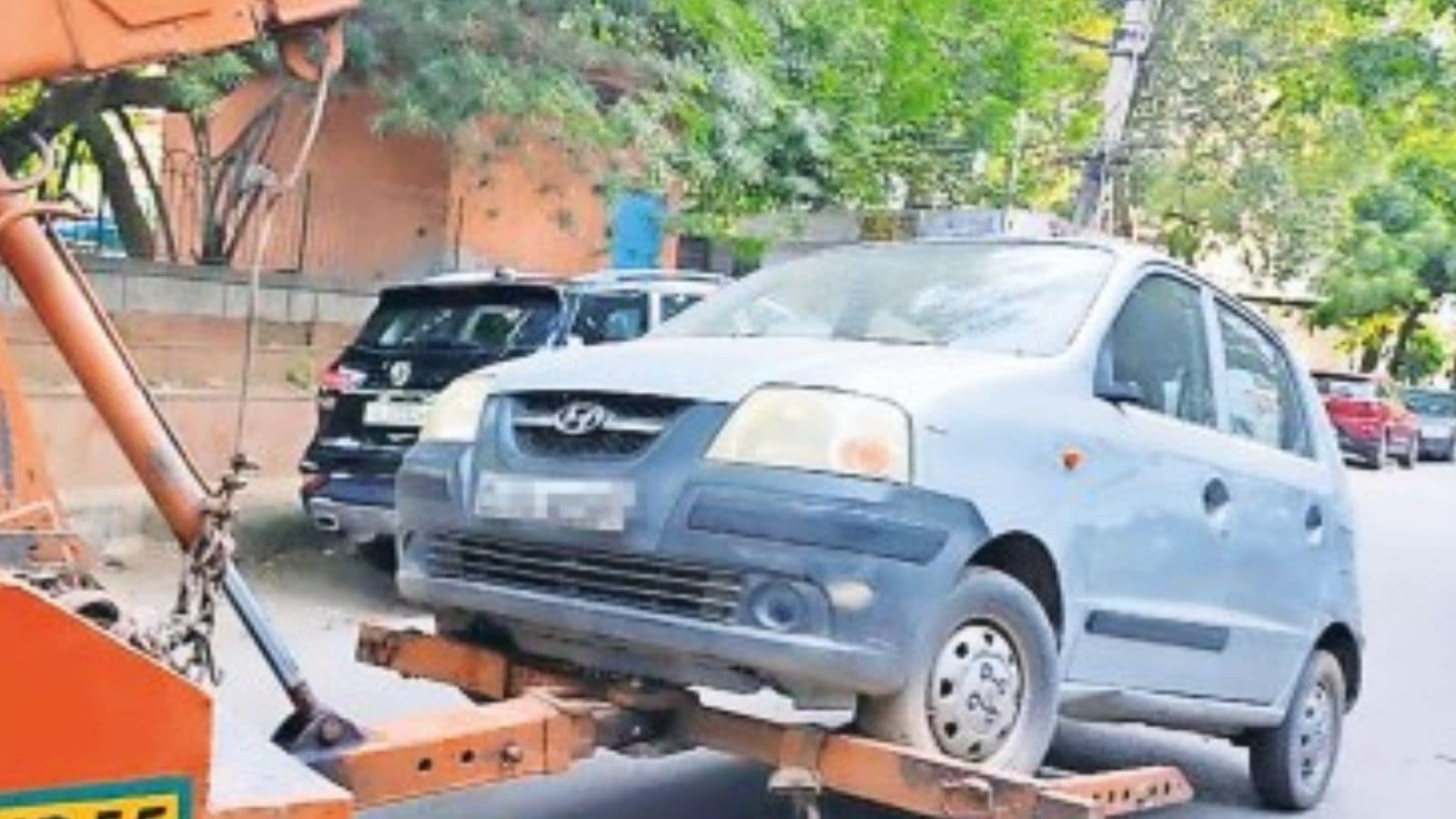 Over 20,000 abandoned vehicles on Mumbai streets: BMC to appoint agency to remove them to improve walkability