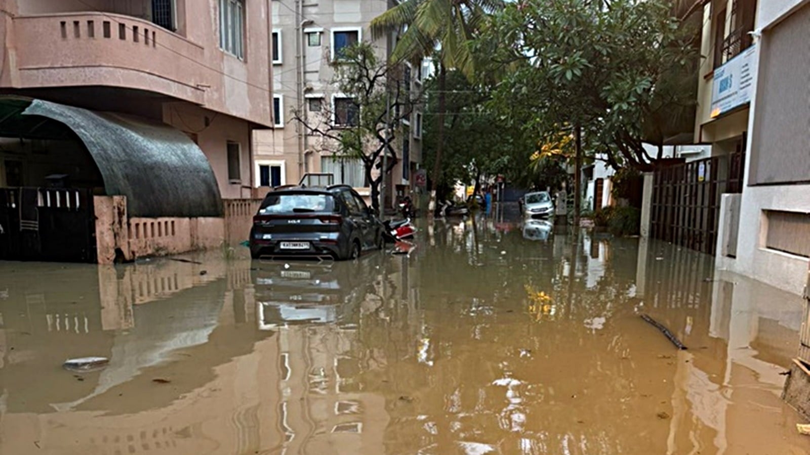 As heavy rain batters Bengaluru, BJP seeks Karnataka govt to release Rs 1,000 crore for relief