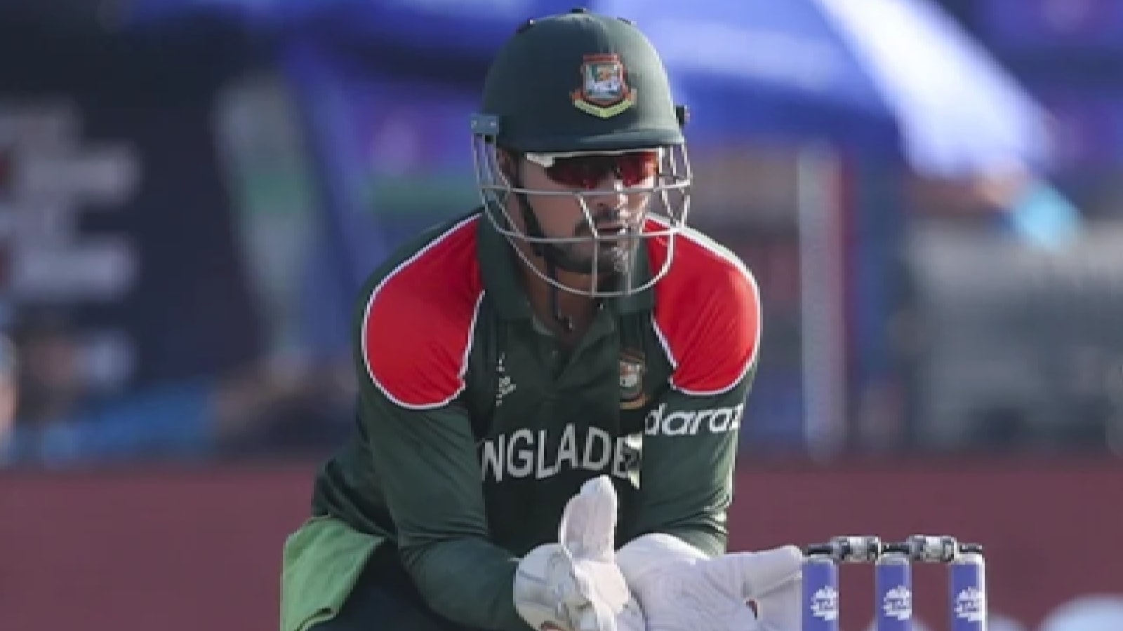 WATCH: Bangladesh wicket-keeper Nurul Hasan left embarrassed after positioning horror