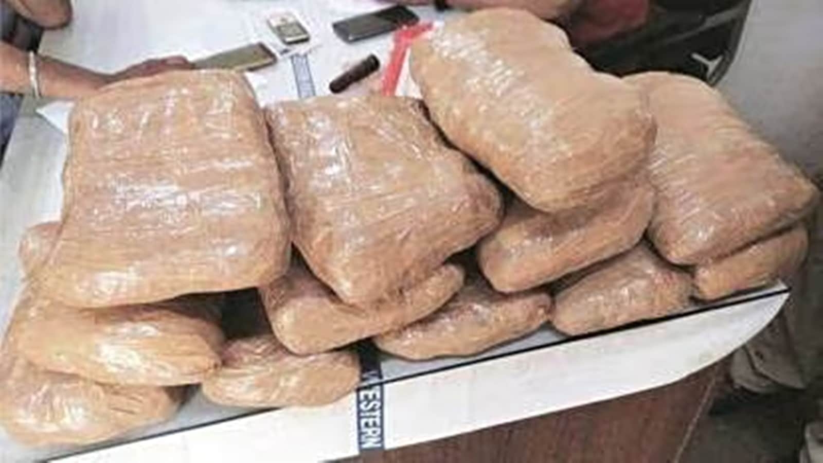 Mother-son duo caught with 4 kg heroin in border village