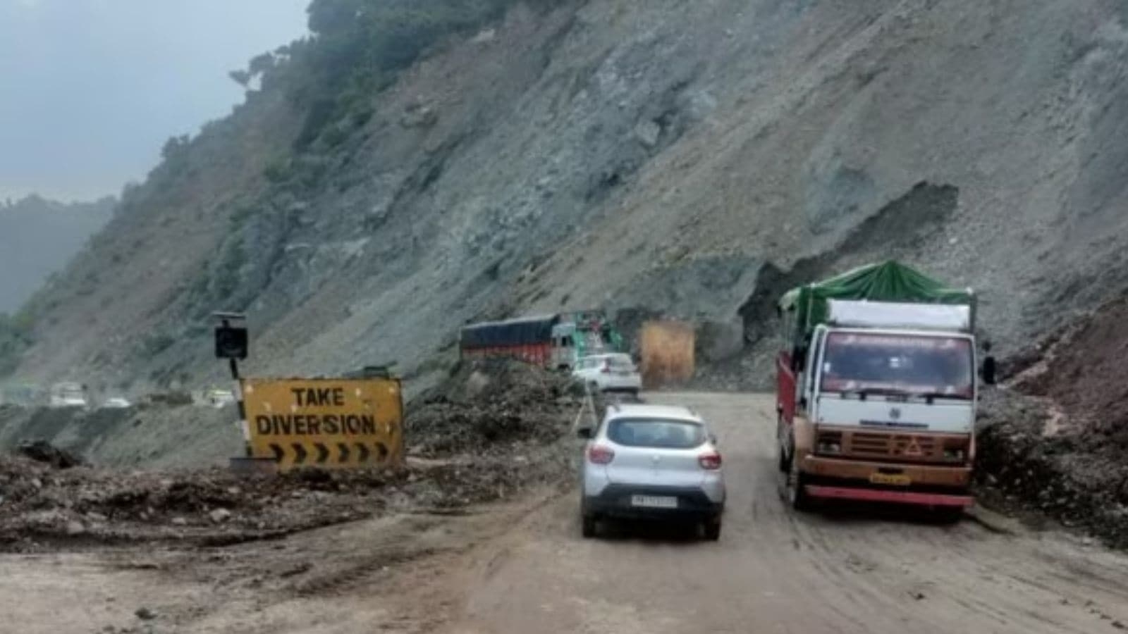 83 spots to get cover ahead of monsoon: NHAI opts for green mesh cover to curb landslides on Kalka-Shimla highway