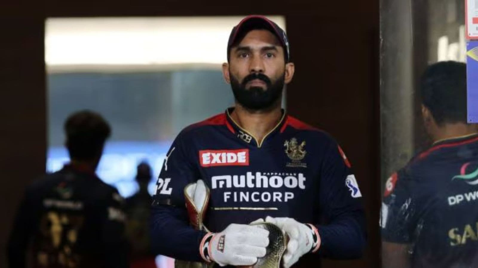 Nasser Hussain says Dinesh Karthik is going to be ‘unbearable' if Royal Challengers Bengaluru win maiden IPL title