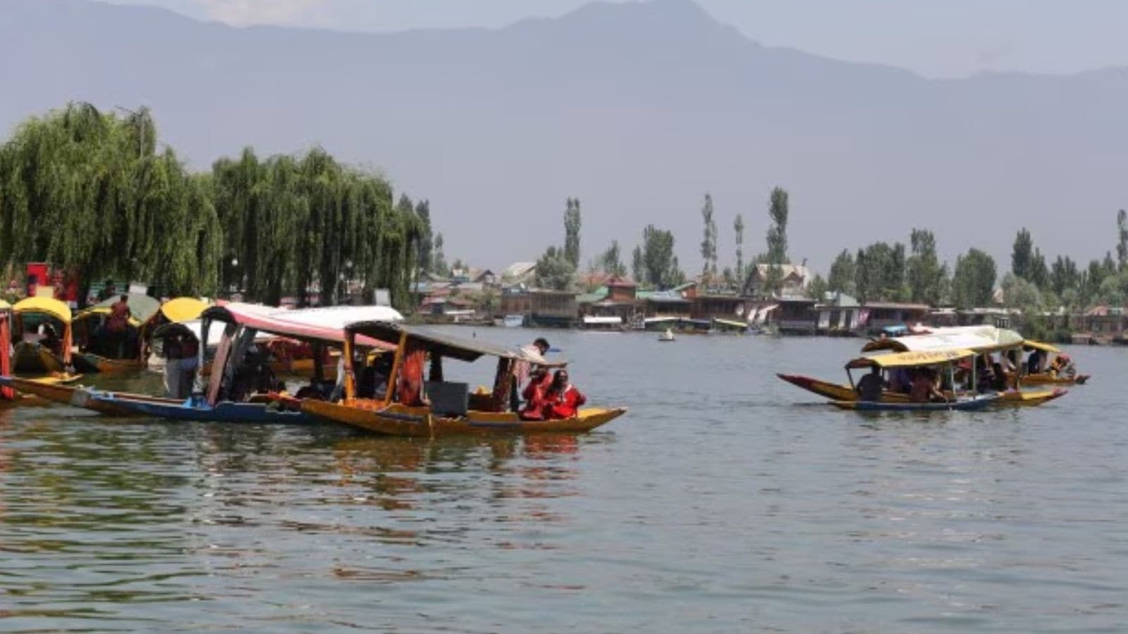 From across country, 60-member group of tour operators embarks on ‘solidarity' tour of Kashmir