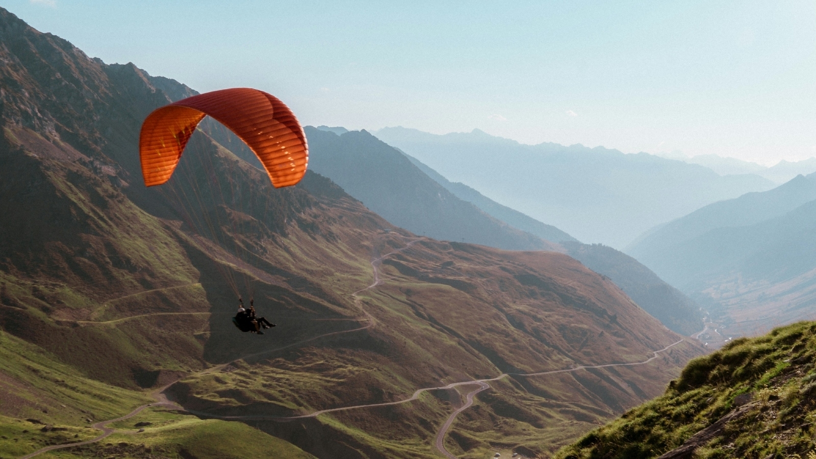Paraglider flies 200 kilometres, spends 6.5 hours in air; shares hilarious toilet hack in viral video