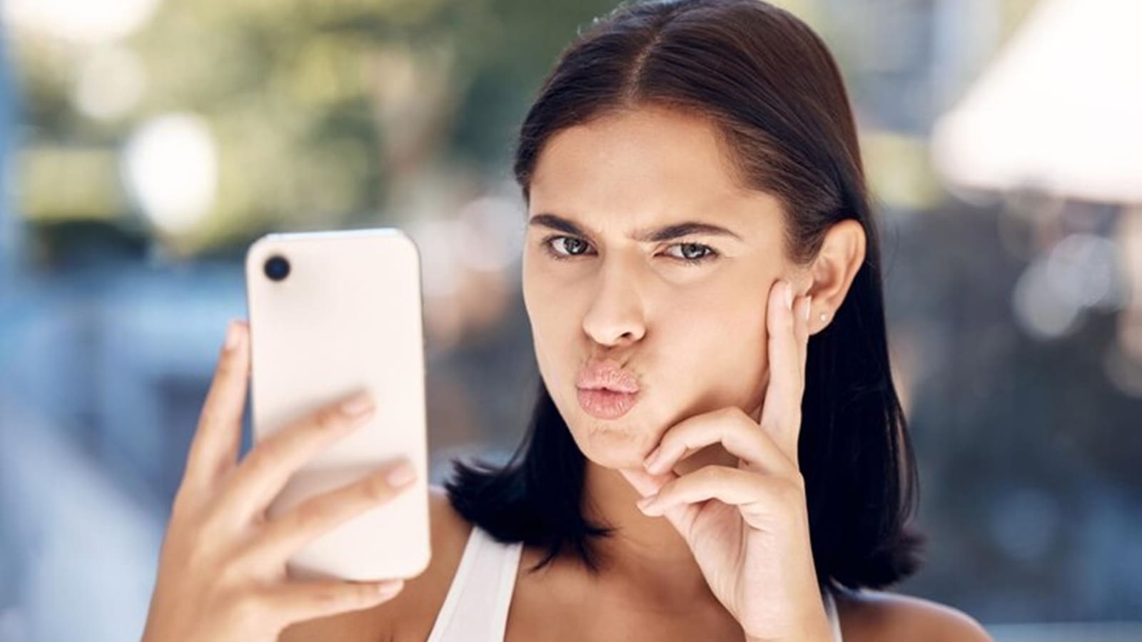 ‘Perfect bodies, perfect lives': How selfie-editing tools are distorting how young people see themselves