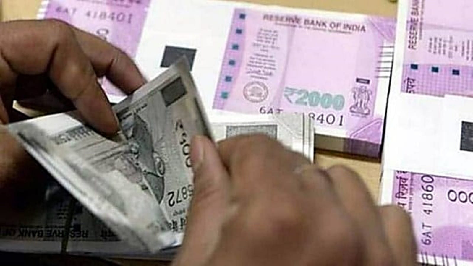 Microfinance loan delinquencies jump 163% to Rs 43,000 crore in FY2025