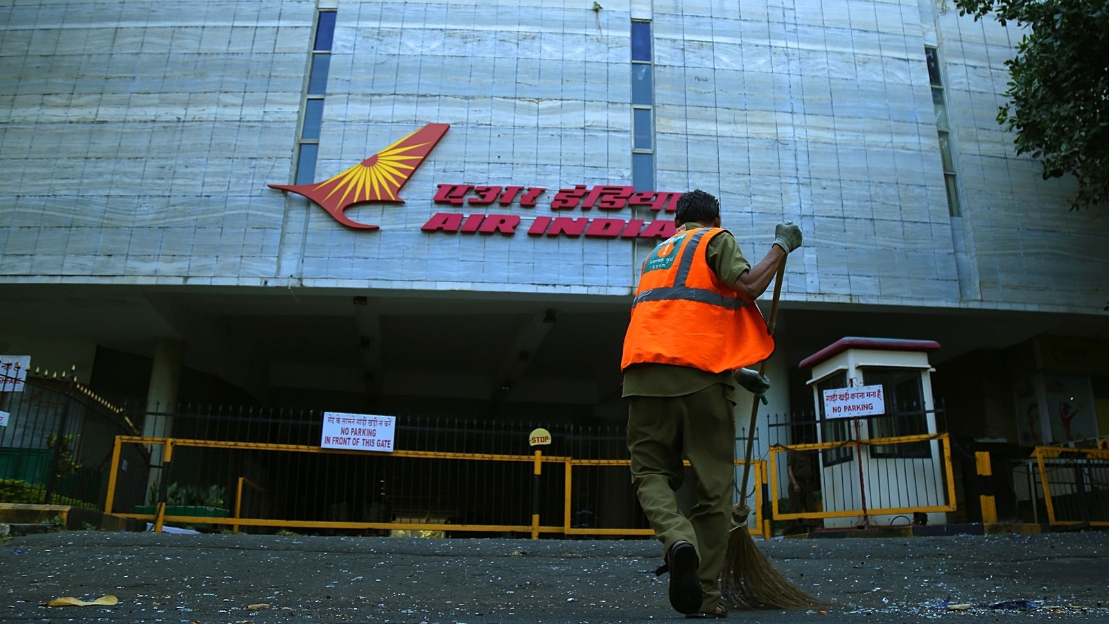 DGCA warns Air India over repeated lapses in crew rostering, orders removal of 3 officials