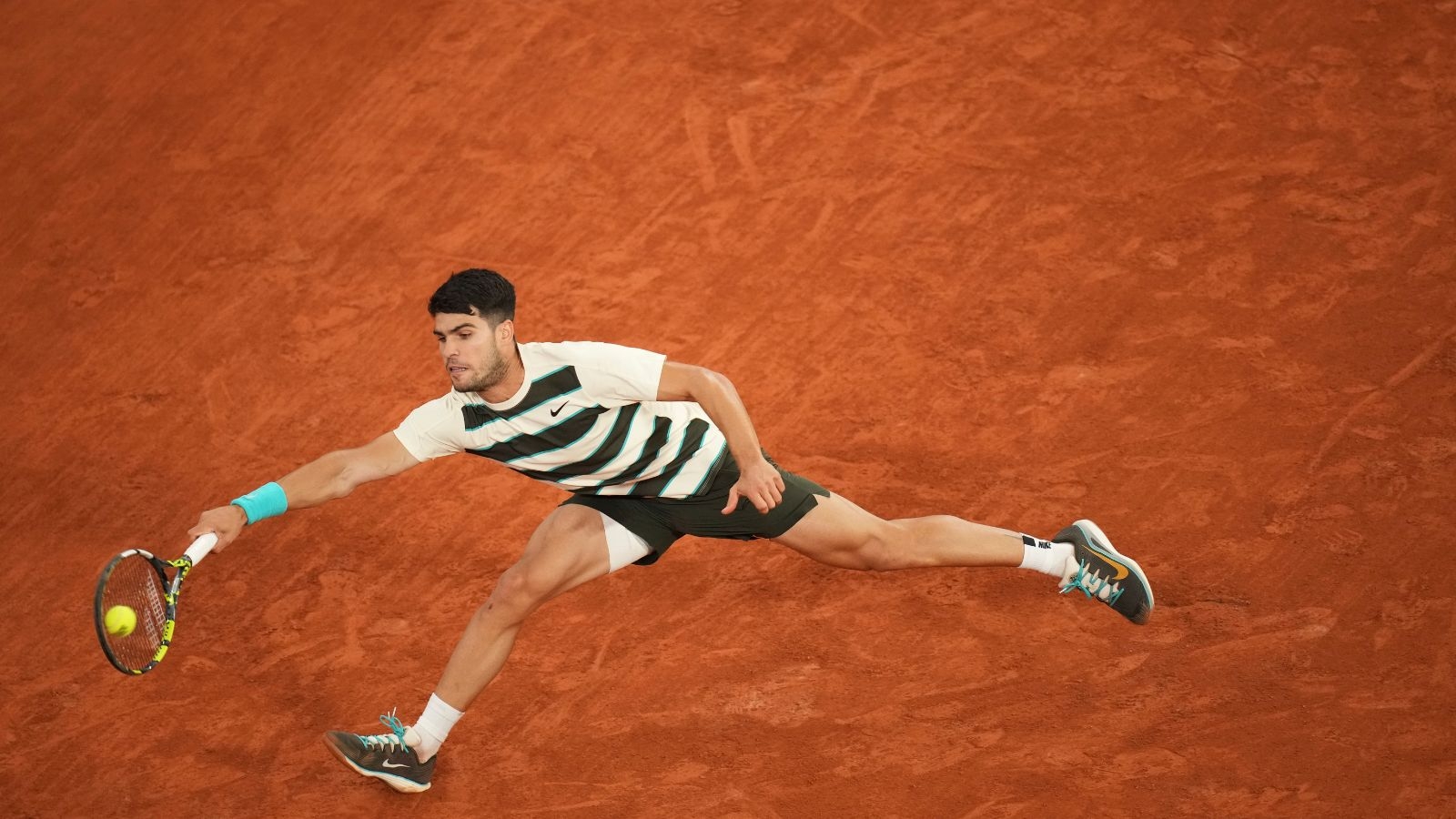 Andre Agassi explains why Carlos Alcaraz's backhand has more power, control and deception