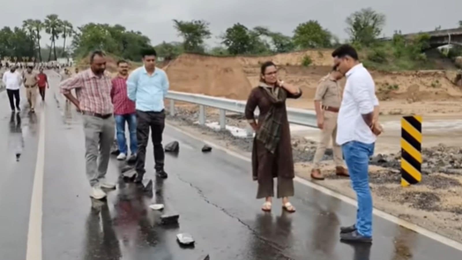 Gujarat: 40-km detour for Chhota Udepur commuters after Bharaj river diversion closed