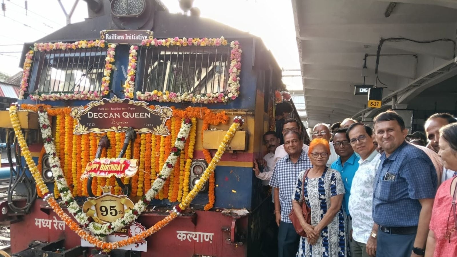 Special place for Deccan Queen among Punekars as commuters celebrate train's birthday