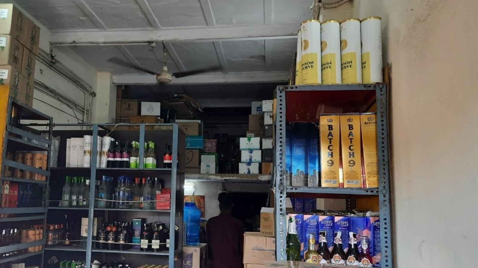 Delhi govt mulls bringing back private liquor vends under new excise policy