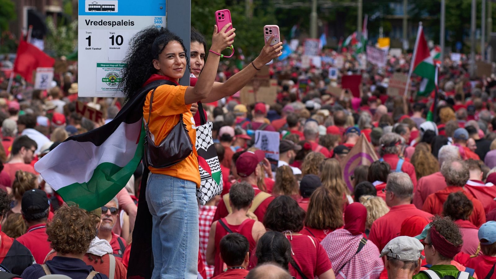 Huge turnout at a second Dutch protest seeking government action against Israel