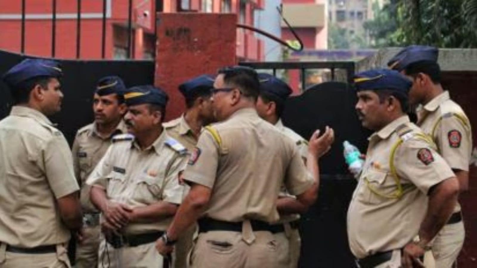 Hyderabad police arrest Rajasthan teen for posing as IAS, IPS officers to swindle money from their contacts