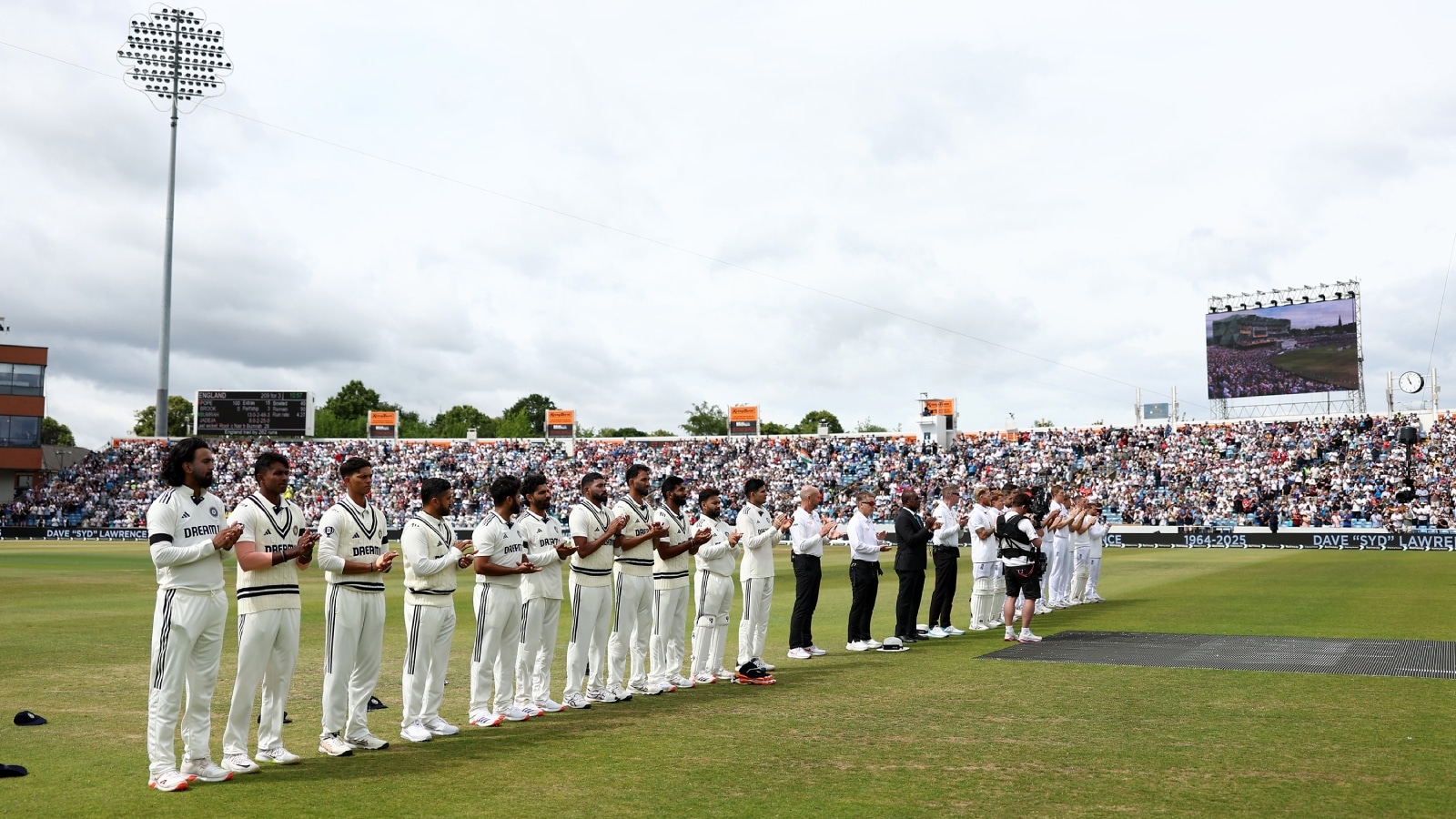Why are India, England players wearing black armbands on Day 3 of ENG vs IND Test at Headingley?
