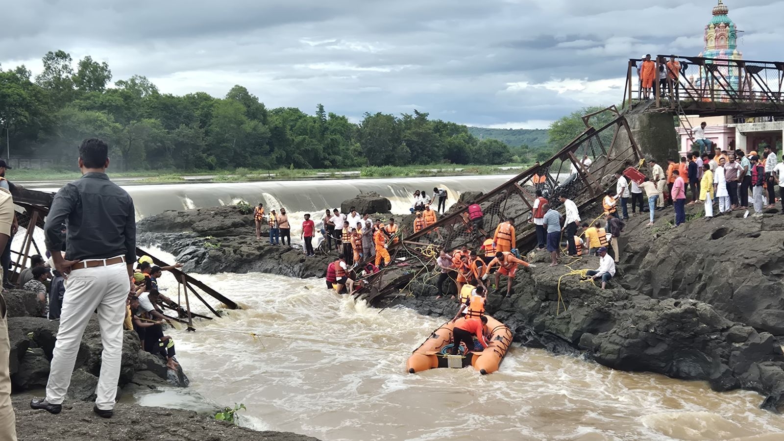 MNS chief, Sapkal lash out at Mahayuti govt: ‘Why was bridge not demolished or closed?'