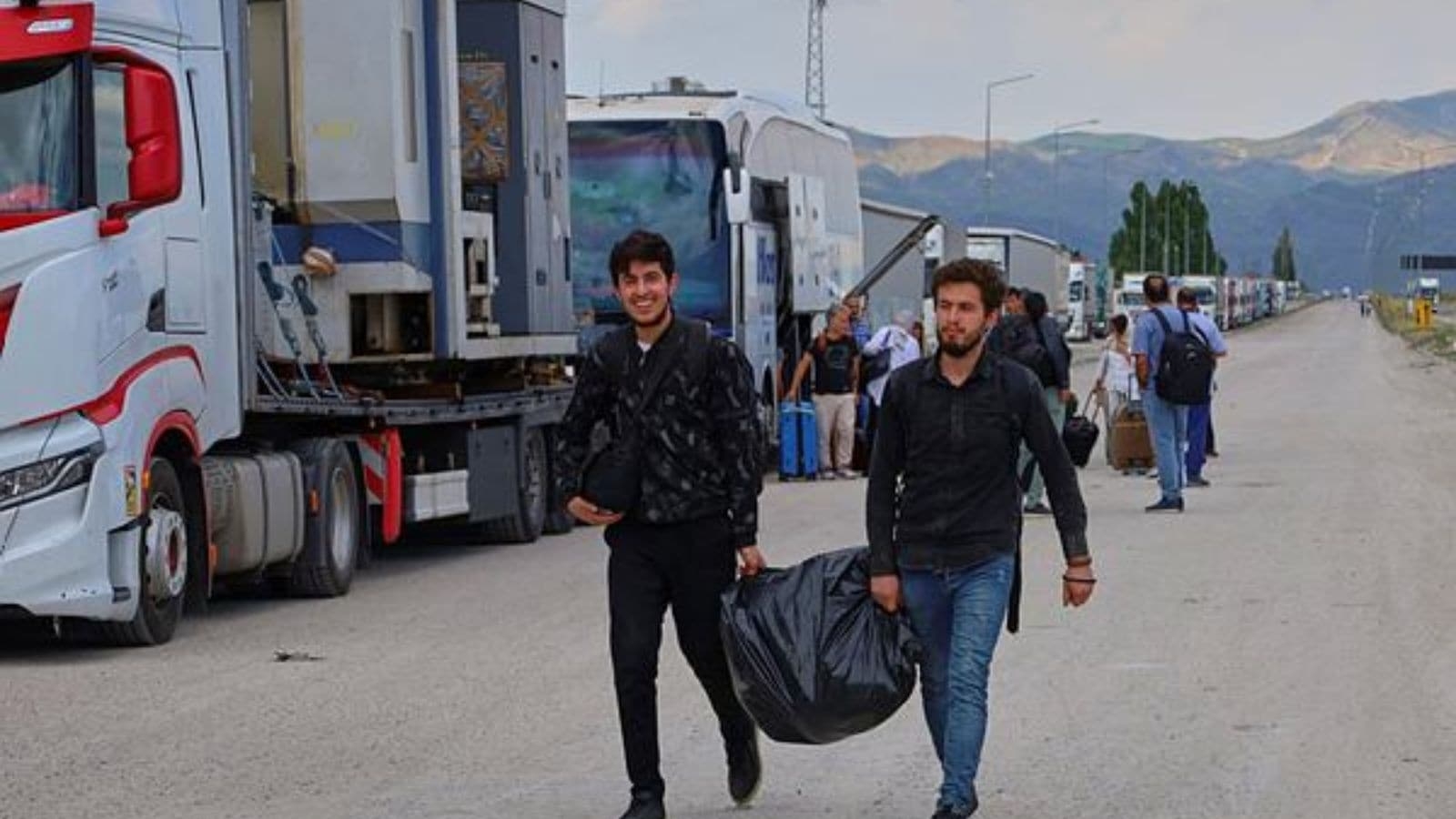 Over 600 people have fled to Azerbaijan from Iran, source says