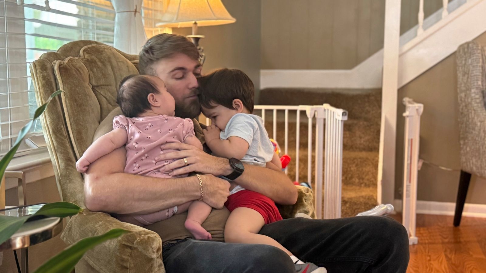 US veteran's wife detained by immigration officers while still breastfeeding baby