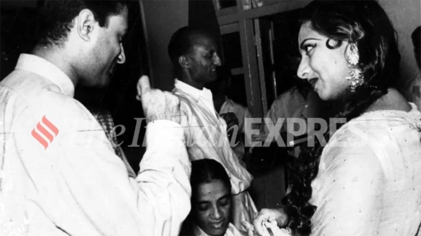 Bollywood Golden Era star earned more than Dilip Kumar, said no to becoming Dev Anand's wife, received Jawaharlal Nehru's praise; only to quit films at 34