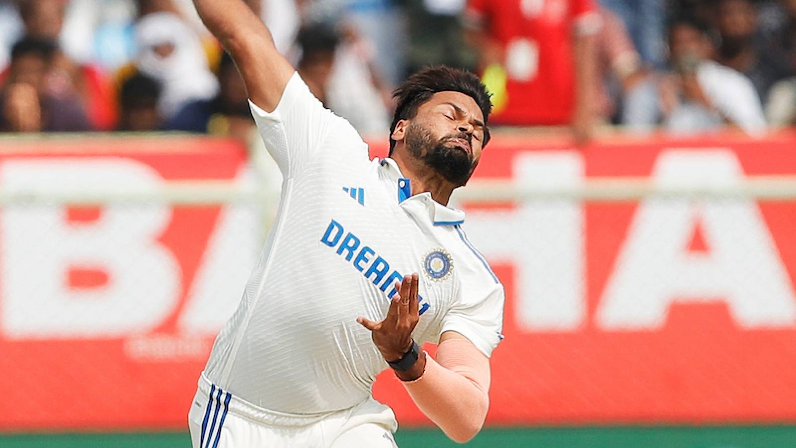 India A vs England Lions: Mukesh 3-for, Sarfaraz blinder the highlights on an otherwise day of struggles for Indians