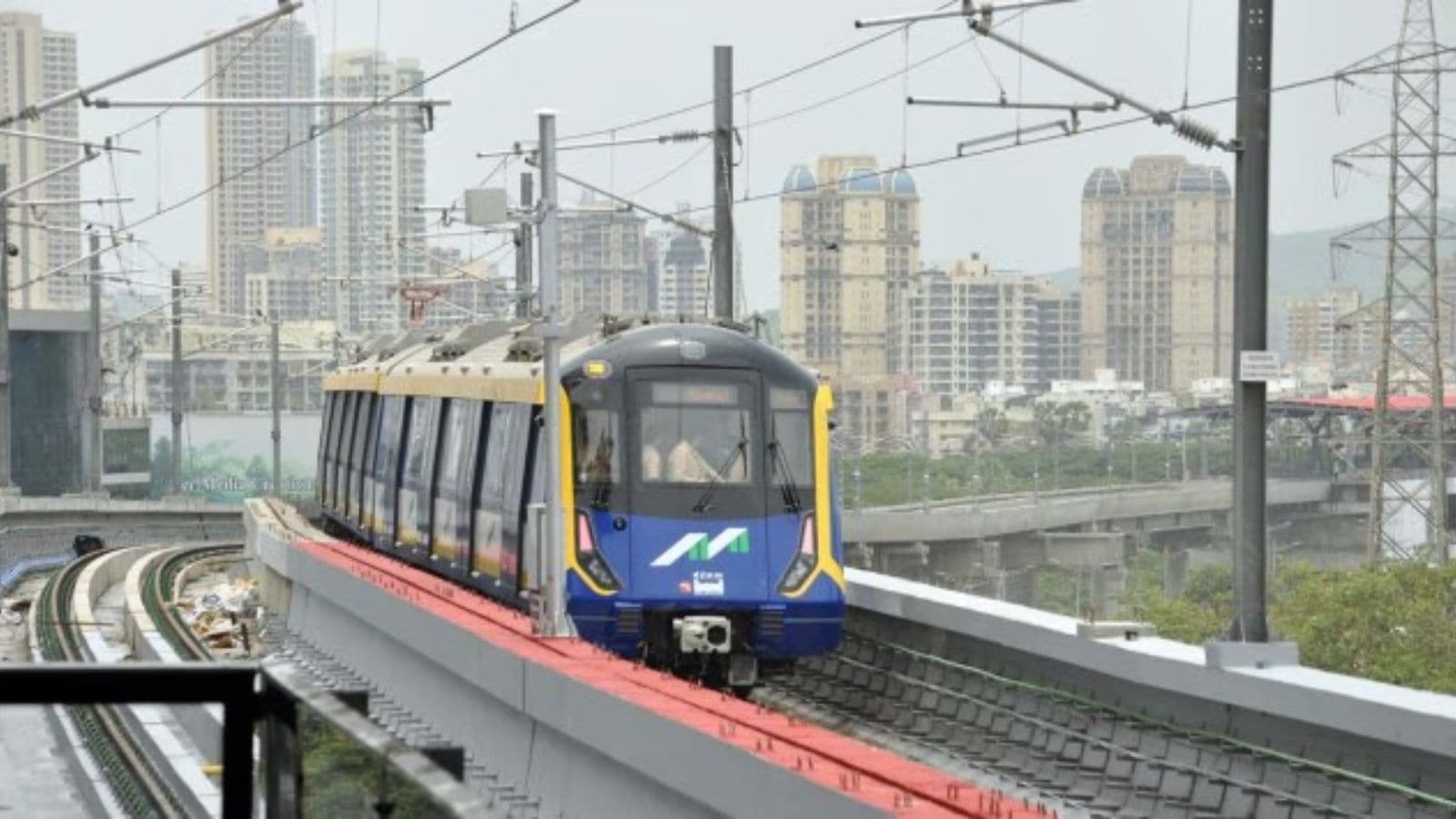 Mumbai Metro: MMRDA installs 8 U-girders overnight at Kapurbawdi station on Line 4