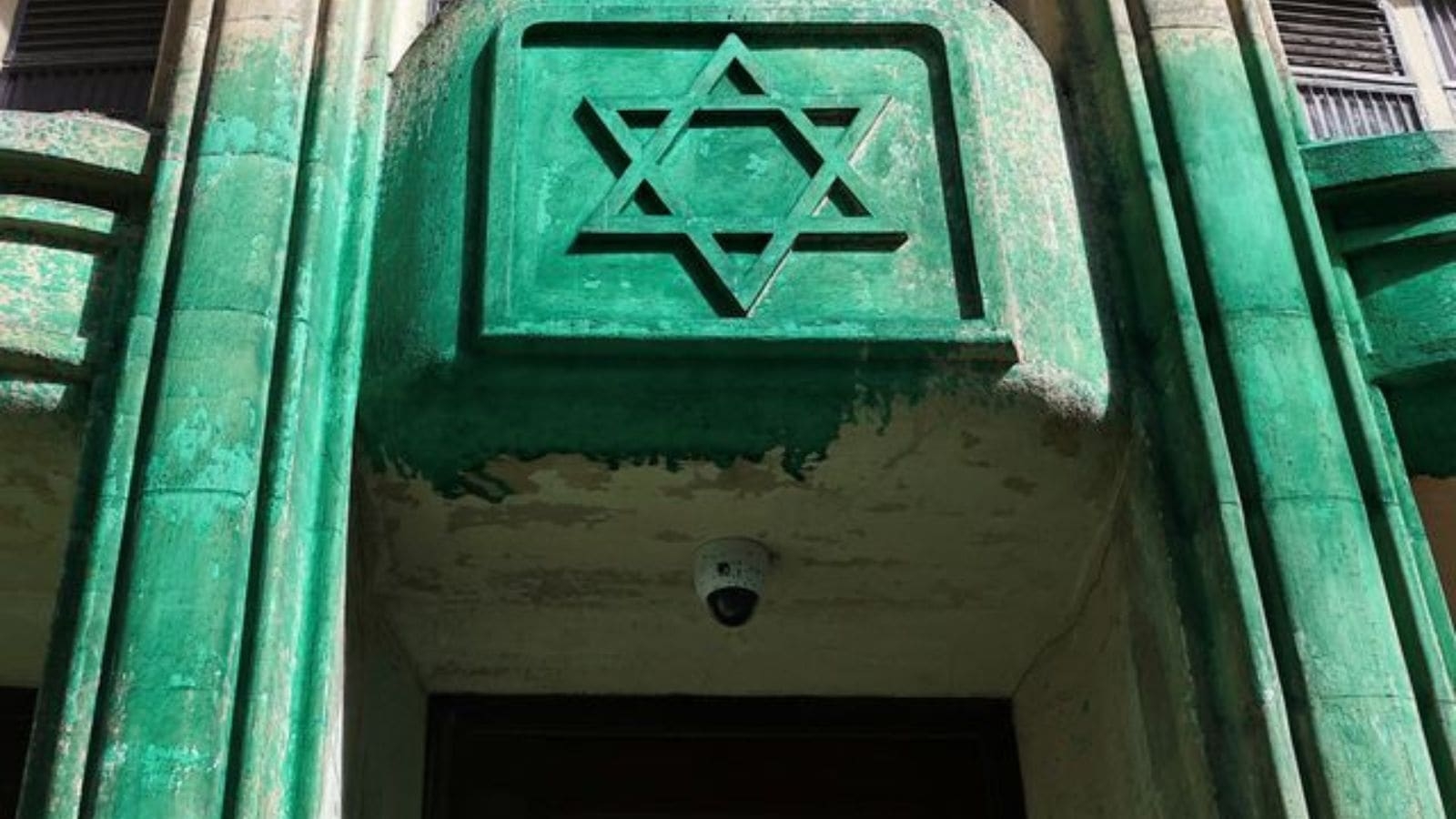 Several Paris Jewish institutions sprayed with green paint