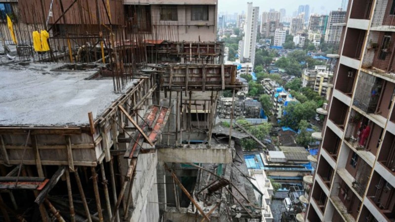 Pune residents demand action as construction debris and dust worsen city commute, air pollution