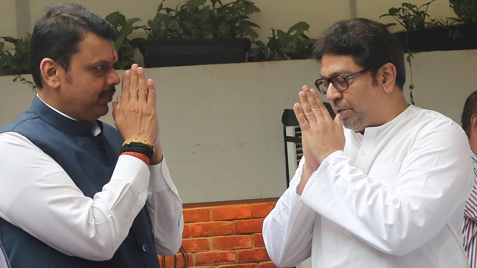 Amid talks of patch-up with Uddhav, Raj Thackeray meets CM Devendra Fadnavis at Mumbai hotel