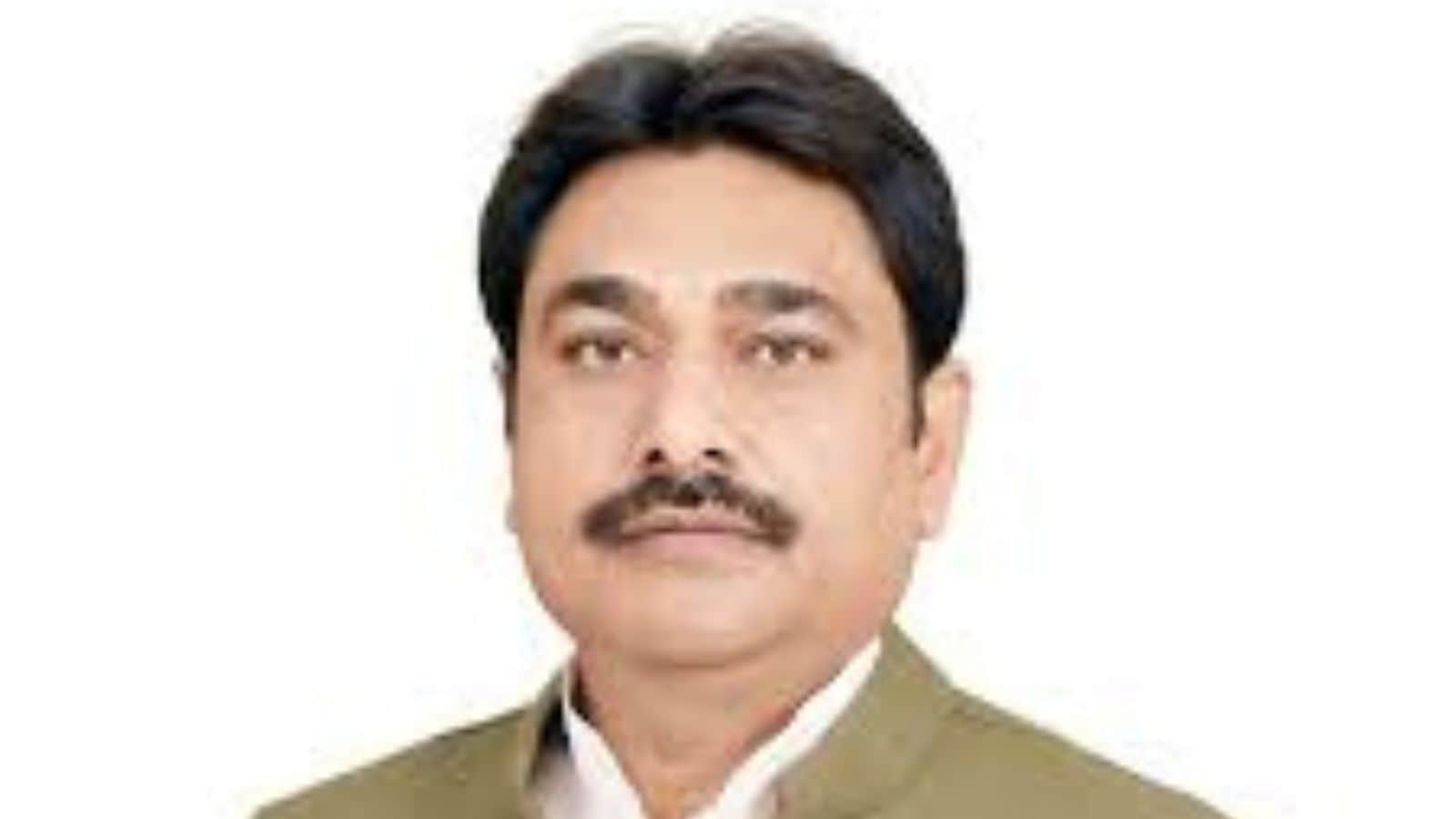 BJP issues show-cause notice to UP MLA over attack on Vande Bharat passenger