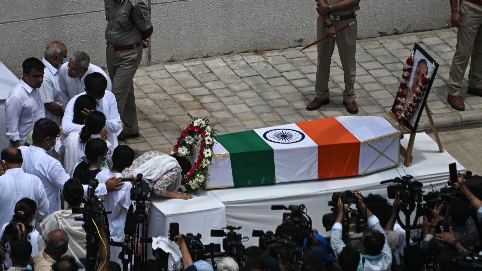 From Union ministers to common man: Hundreds gather in Rajkot to bid final farewell to Rupani
