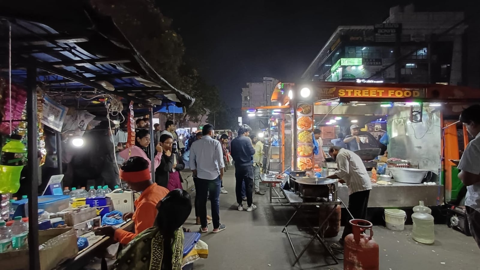 Gurgaon civics bodies clear vending carts and parked vehicles near Unitech Cyber Park