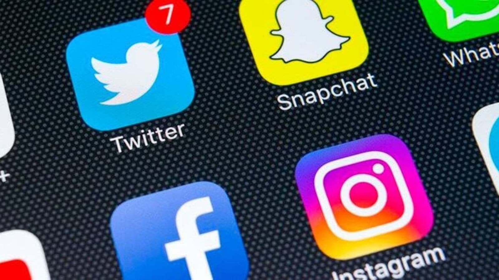 Social media overtakes TV as main news source in US: Report