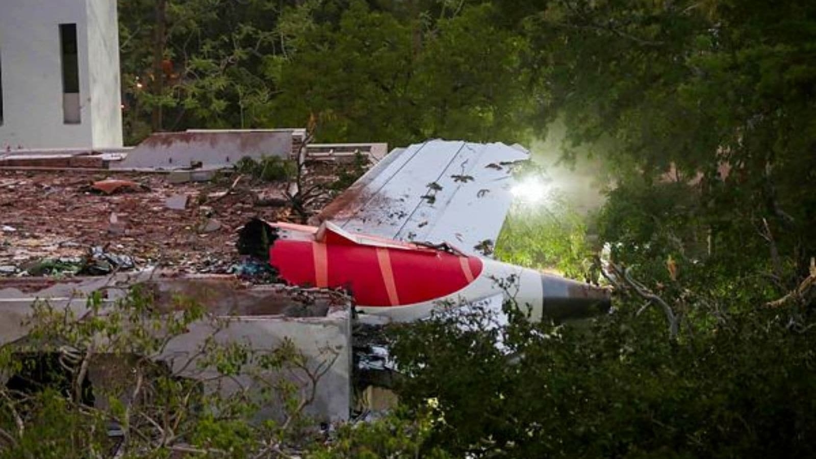 ‘Hum bas umeed lagaye baithe hai': Family awaits news on Agra couple after Air India crash