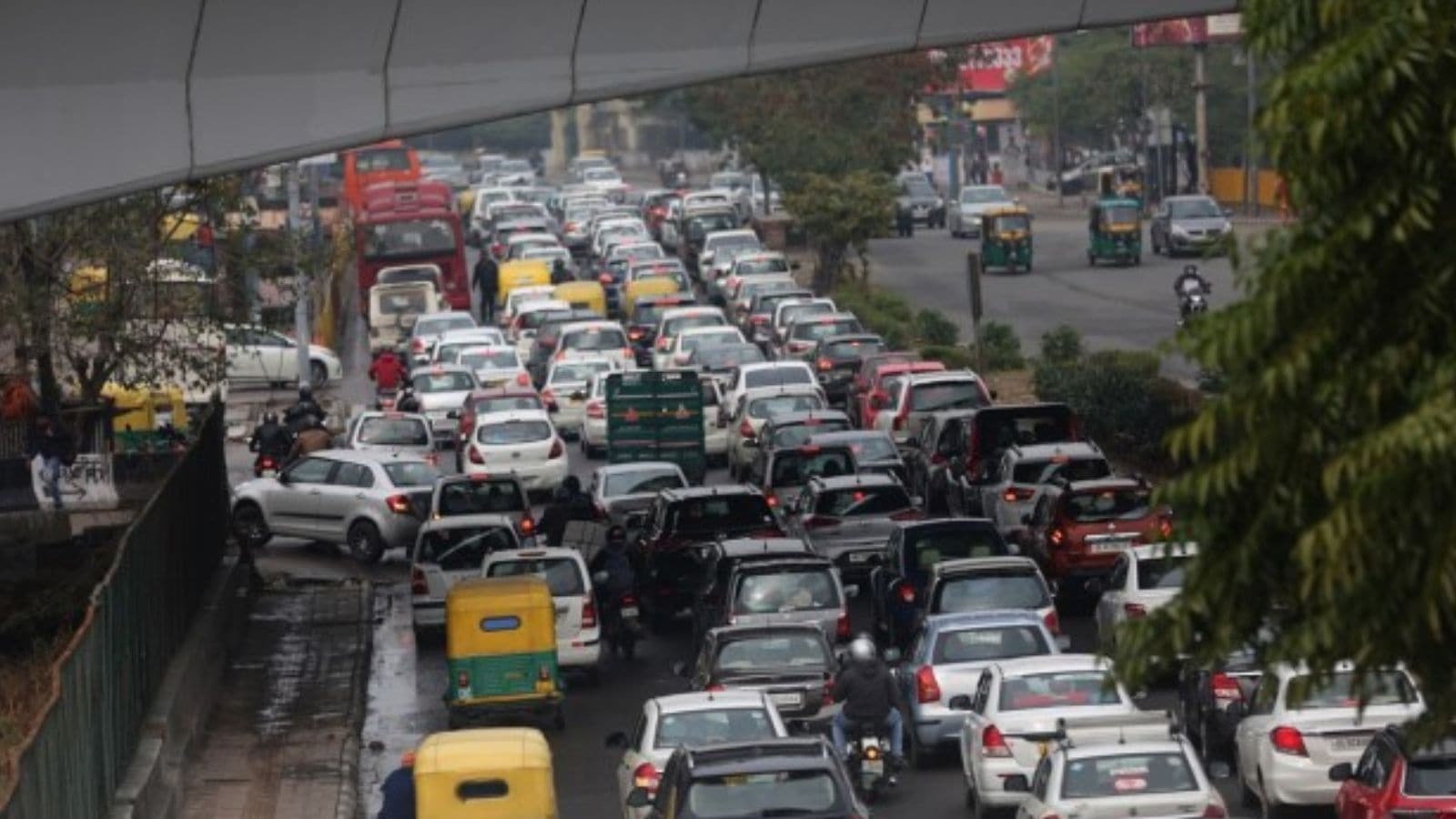 What's behind traffic snarls at 5 key border points in Delhi?