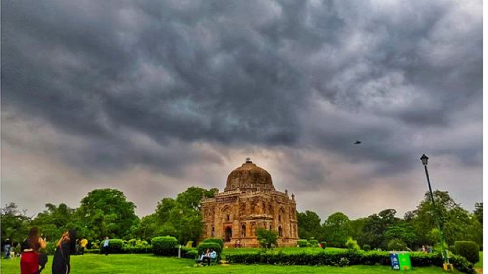Rain brings relief as monsoon continues to elude Delhi-NCR, temperature drops by 10-12°C in some parts