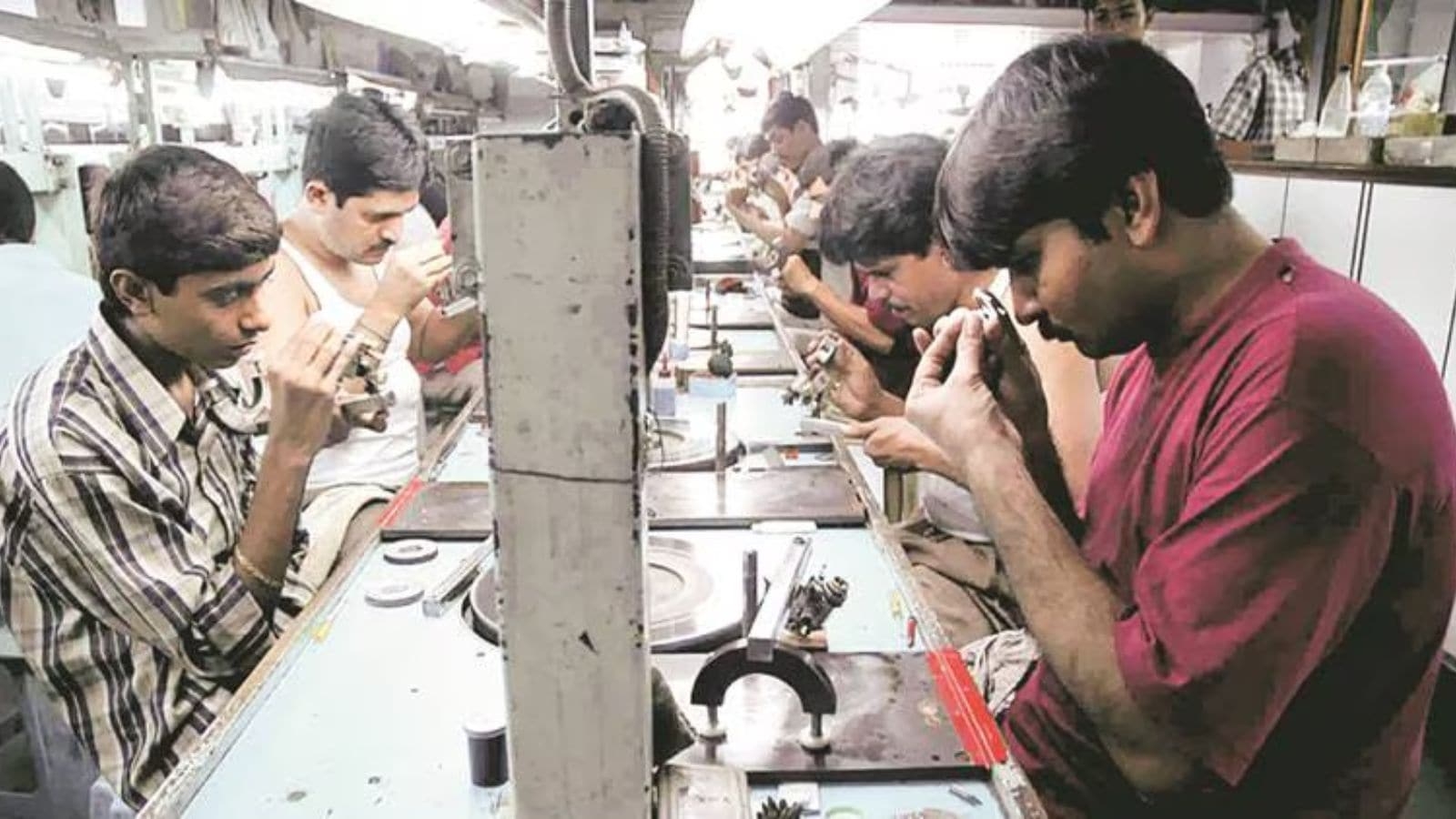 Surat DEO issues notices to schools for fee relief to children of diamond polishers