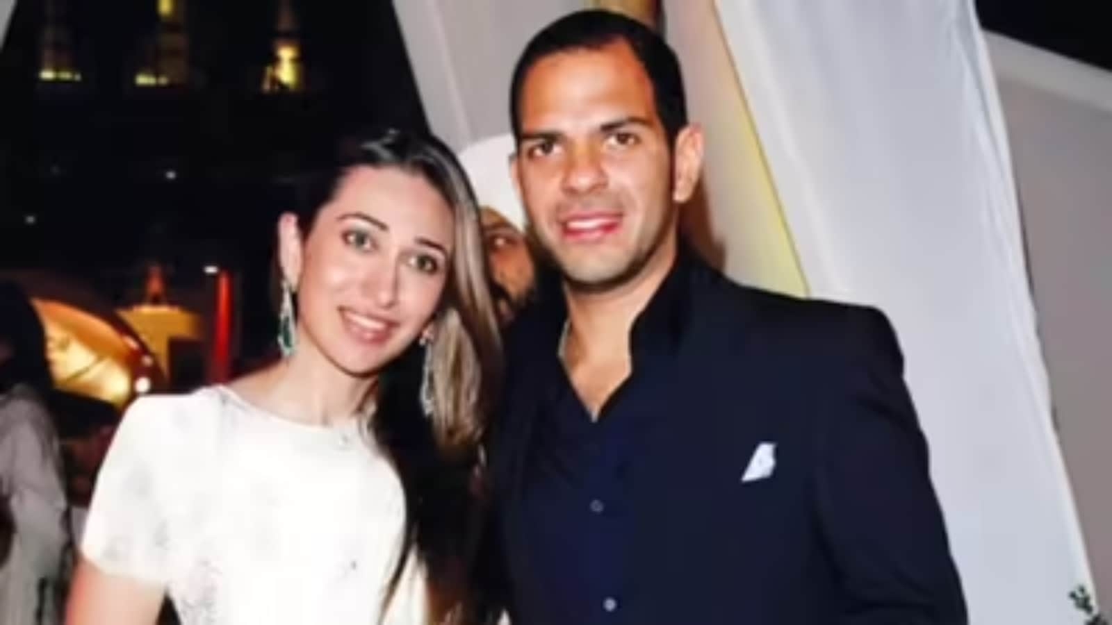 Karisma Kapoor arrives at Sunjay Kapur's prayer meet with kids Samaira and Kiaan; Saif Ali Khan, Kareena Kapoor offer quiet support. Watch