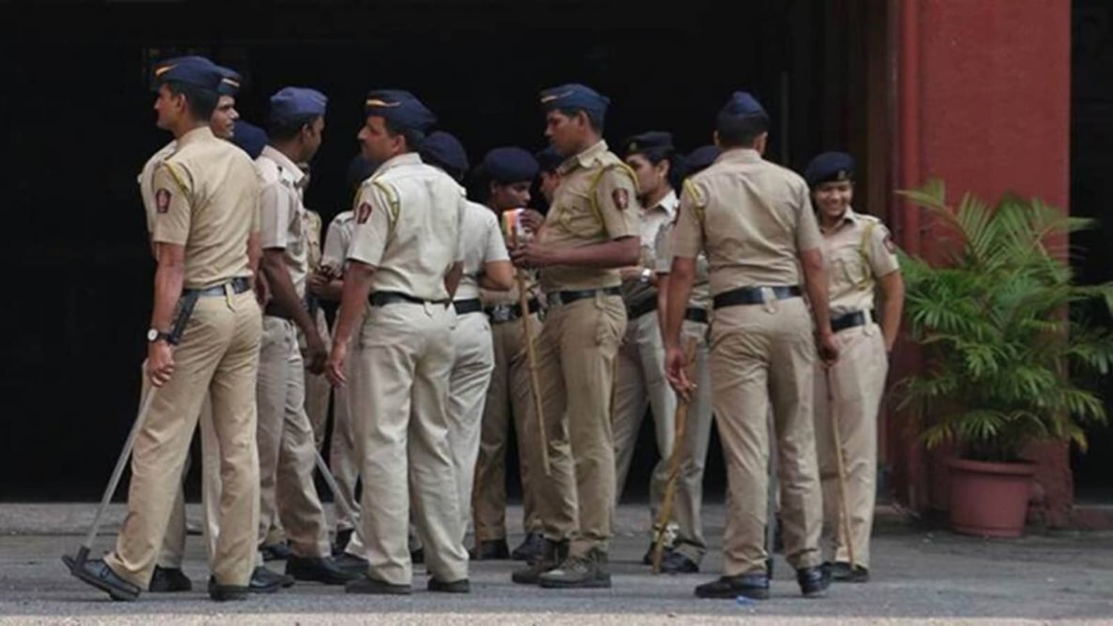 Pak agent gave Rs 15,000 to Thane man as gift