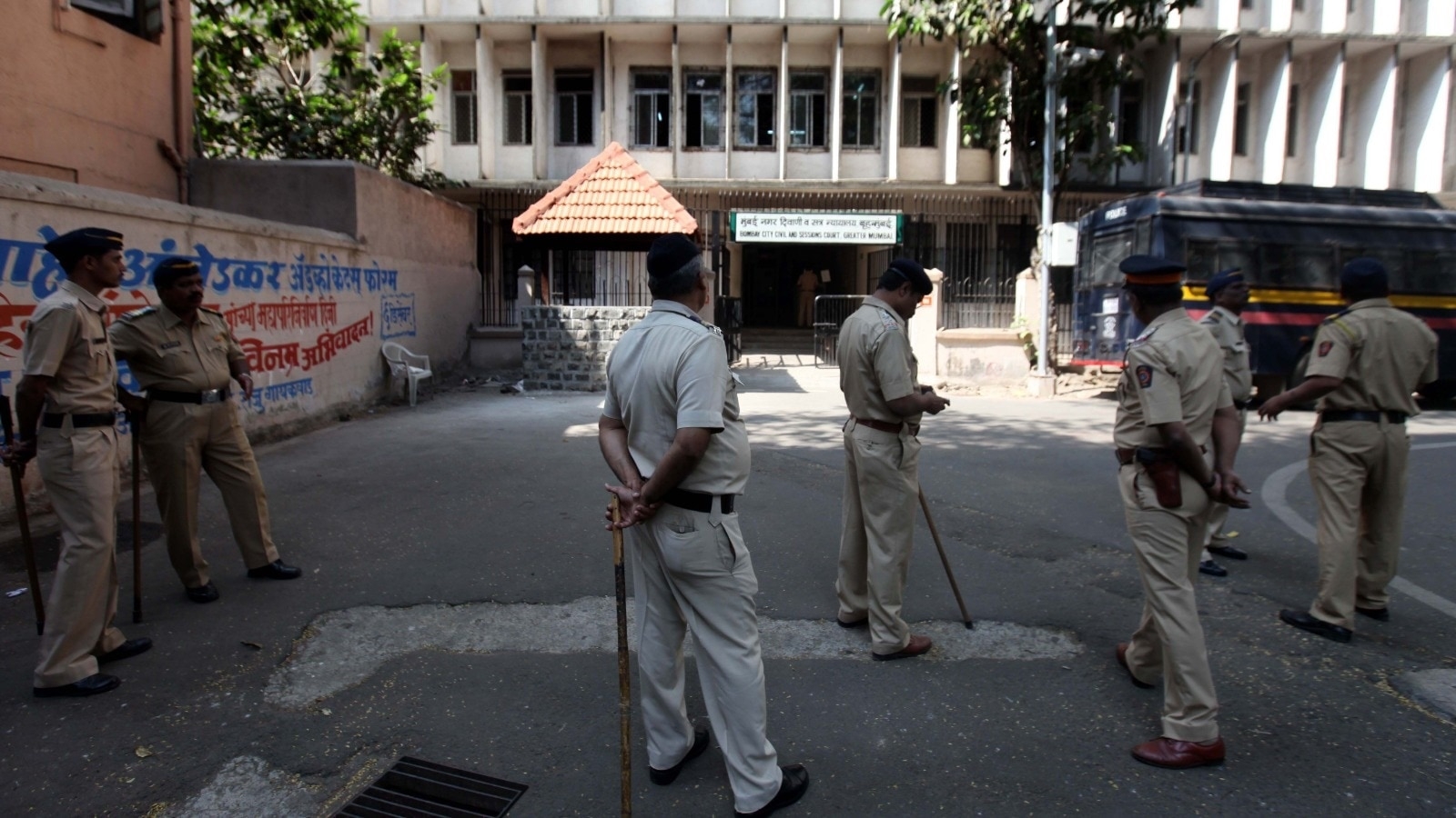 5 arrested in Mumbai within hours of robbing gold worth Rs 2.5 crore, police say they wanted to become rich quickly