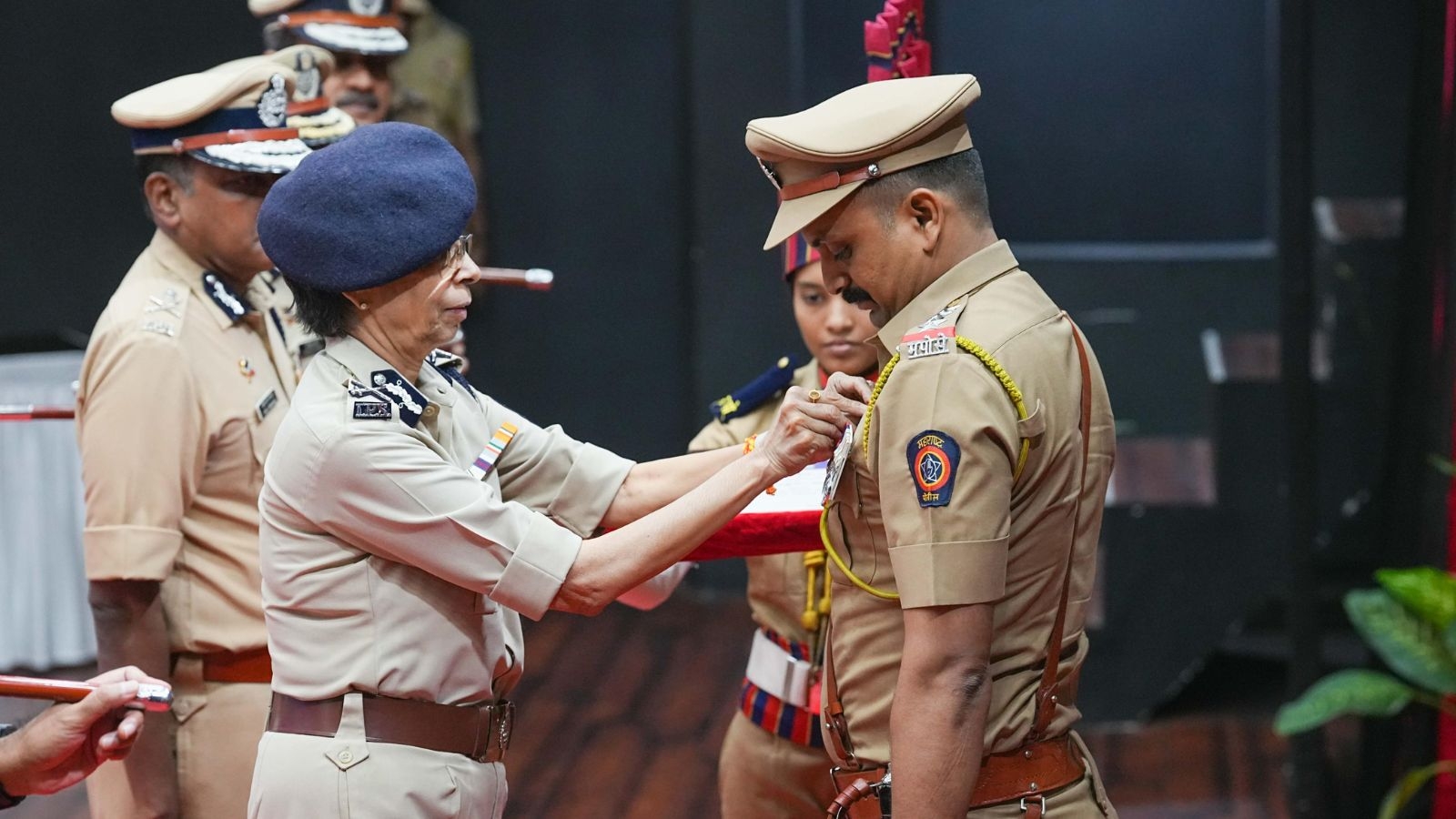 Police officers who cracked bank robbery, minor's rape murder in Pune get Union Home Minister's Medal