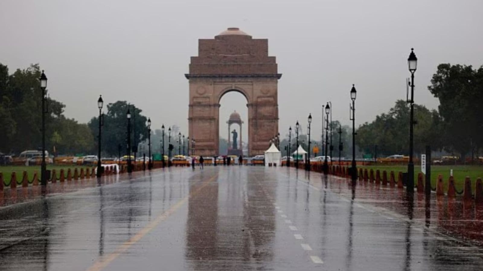 Sharp drop in temperature brings relief as rain lashes Delhi-NCR