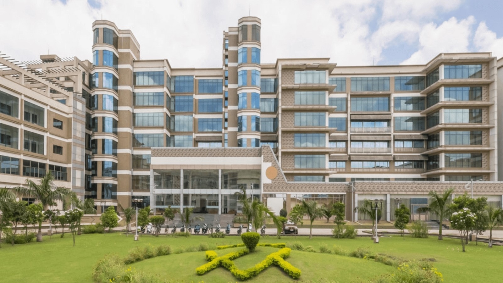 XLRI Jamshedpur launches two 1-year hybrid programmes in public policy, human resource management, applications open