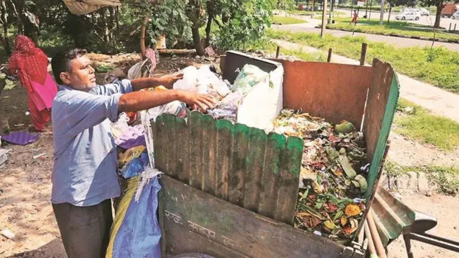 Police station, 205 residents get Municipal Corporation challans for not segregating waste