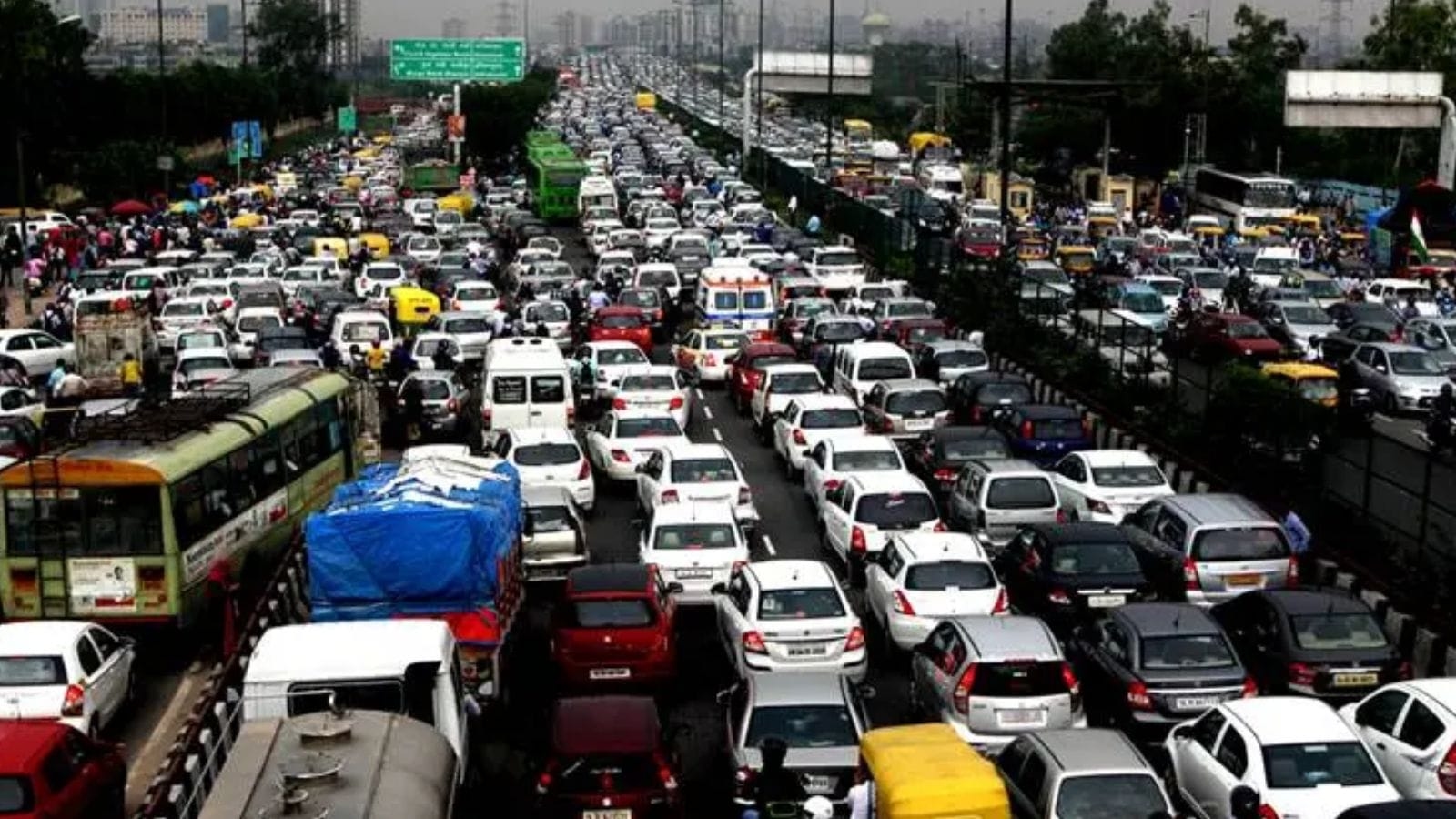 ‘Open defiance of courts': Lawyer who fought for a decade to get old vehicles banned on Delhi govt's U-turn