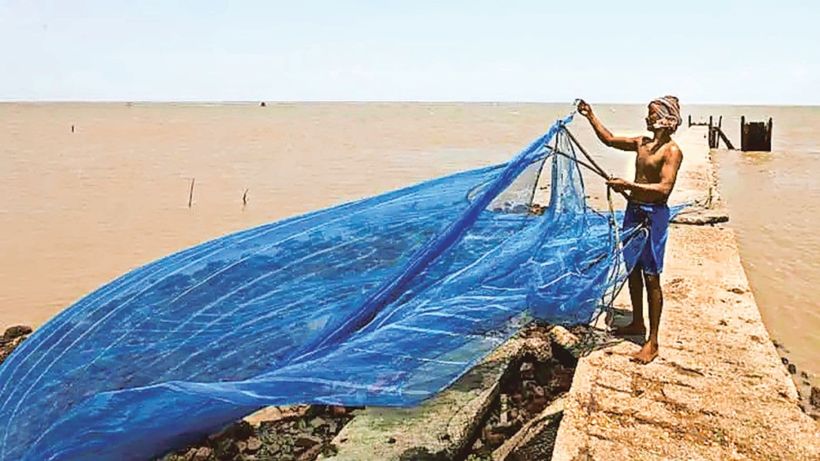 Fishers' body slams Govt for allowing deep-sea vessels