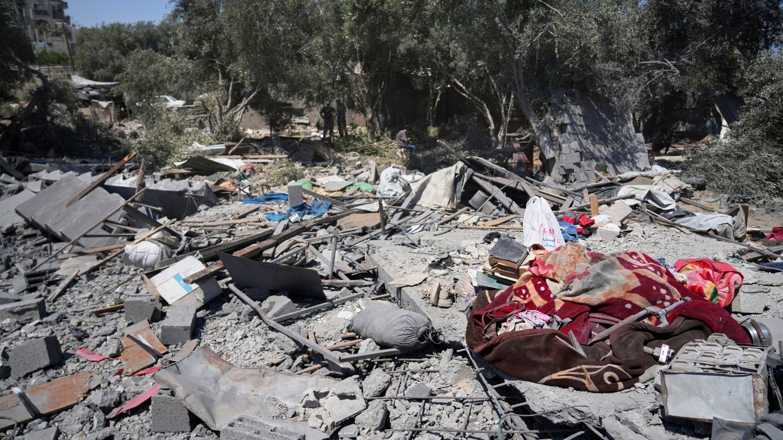 At least 19 are killed in Israeli strikes in Gaza as war death toll tops 58,000, officials say