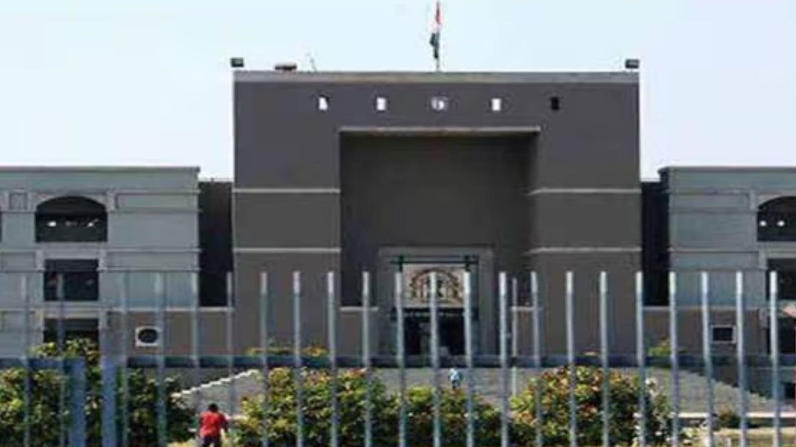 Gujarat HC initiates contempt proceedings against man who ‘sat on toilet' during virtual hearing